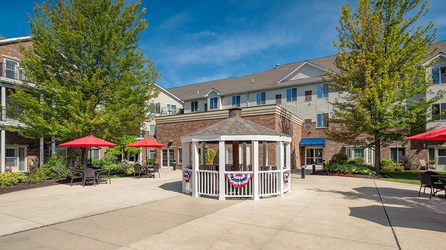 Patio at American House Sterling Woods Senior Living Community in Sterling Heights