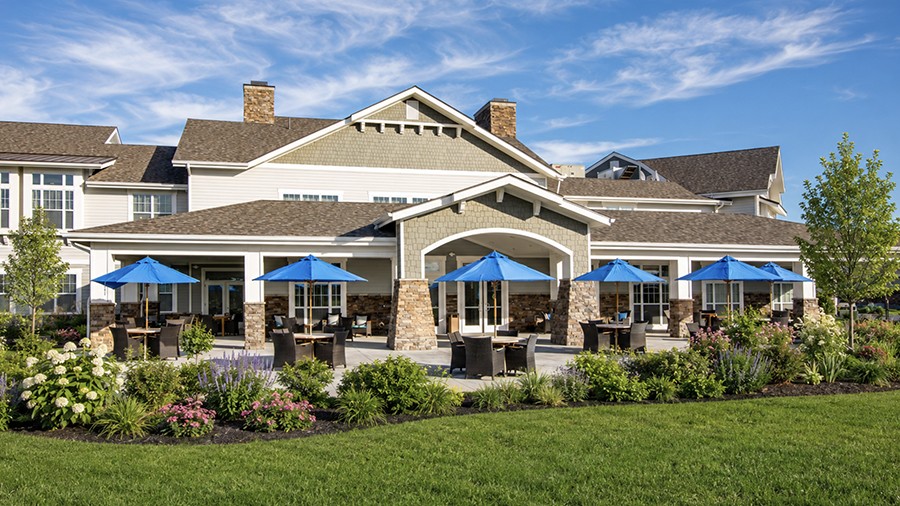 Outdoor patio at American House Burlington Creek Assisted Living and Memory Care Facility in Kansas City, MO