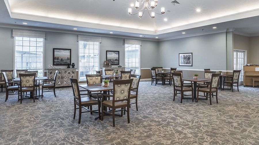 Restaurant-style dining room at American House Shallowford, a senior living community with assisted living and memory care in Shallowford, Tennessee