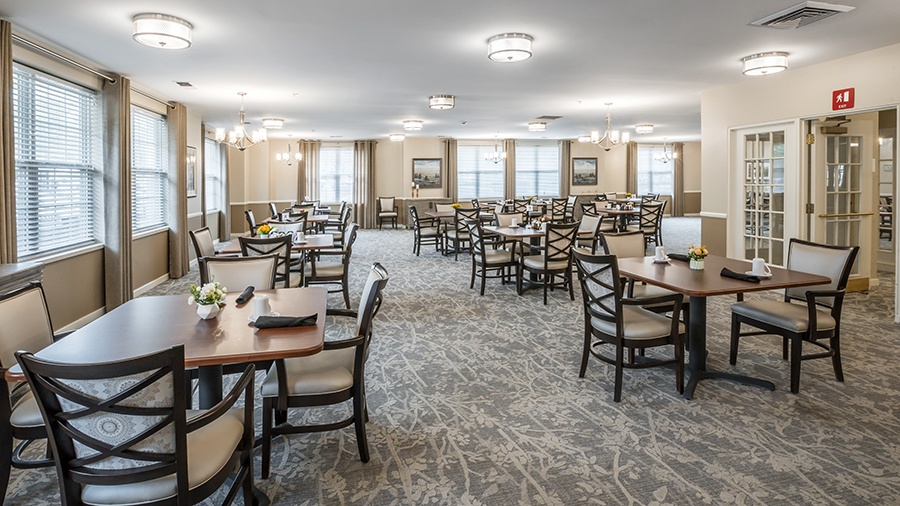 Dining room at American House West Knoxville assisted living and memory care facility