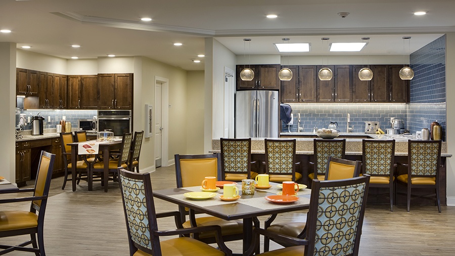 Memory Care dining room at American House Burlington Creek Assisted Living and Memory Care Facility in Kansas City, MO