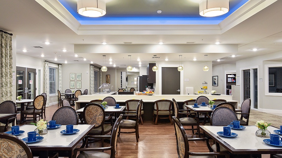 Dining room at American House Hampton Village assisted living and memory care facility in Rochester Hills, MI