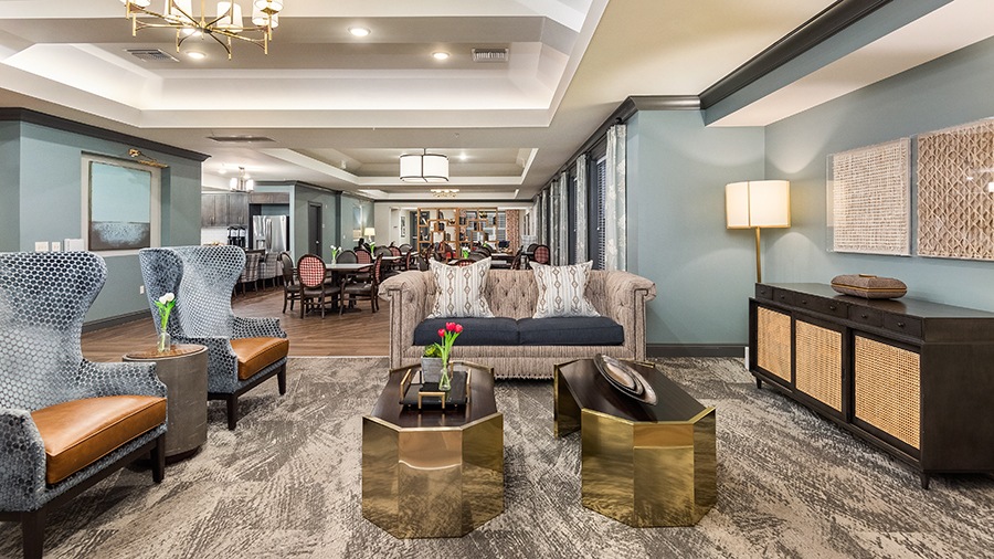 Cozy common area with comfy chairs and sofa at American House Somerset assisted living and memory care facility in Troy, MI