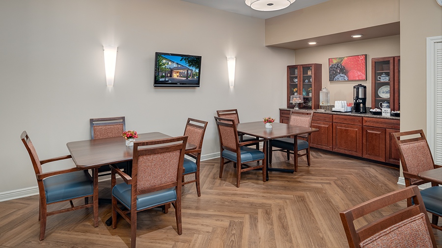 Cafe at American House Sterling Woods Senior Living Community in Sterling Heights