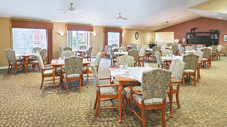 Dining room at American House Charlevoix senior and assisted living facility