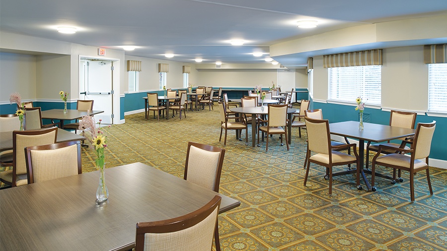 Dining room at American House Grand Blanc assisted living community