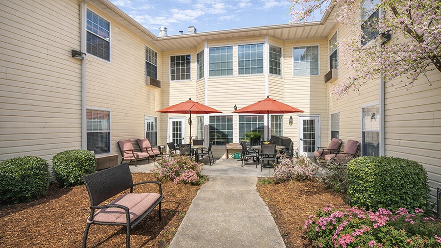 Outdoor patio and garden at American House in Chattanooga assisted living and memory care facility