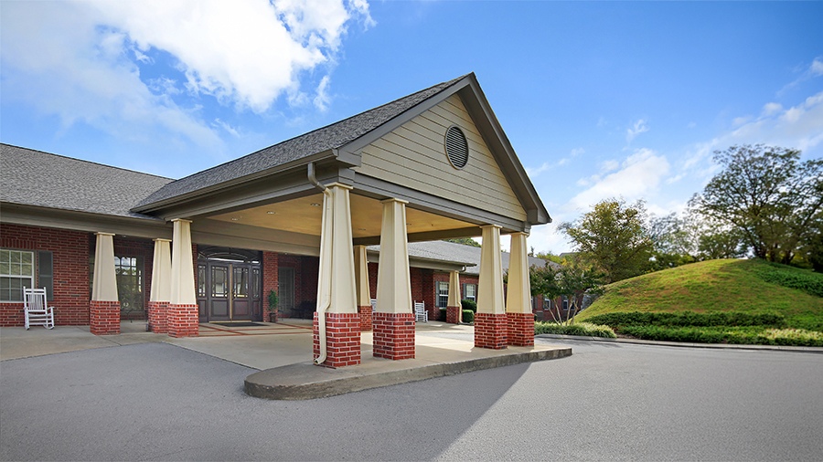 Front entrance and driveway at American House Brentwood, a senior living community in Nashville, Tennessee