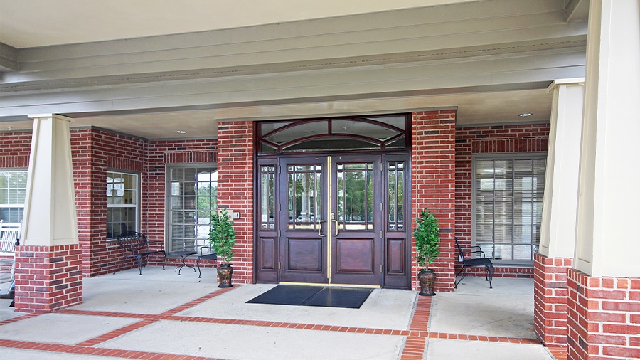 Front entrance and door to American House Brentwood, a senior living community in Nashville, Tennessee