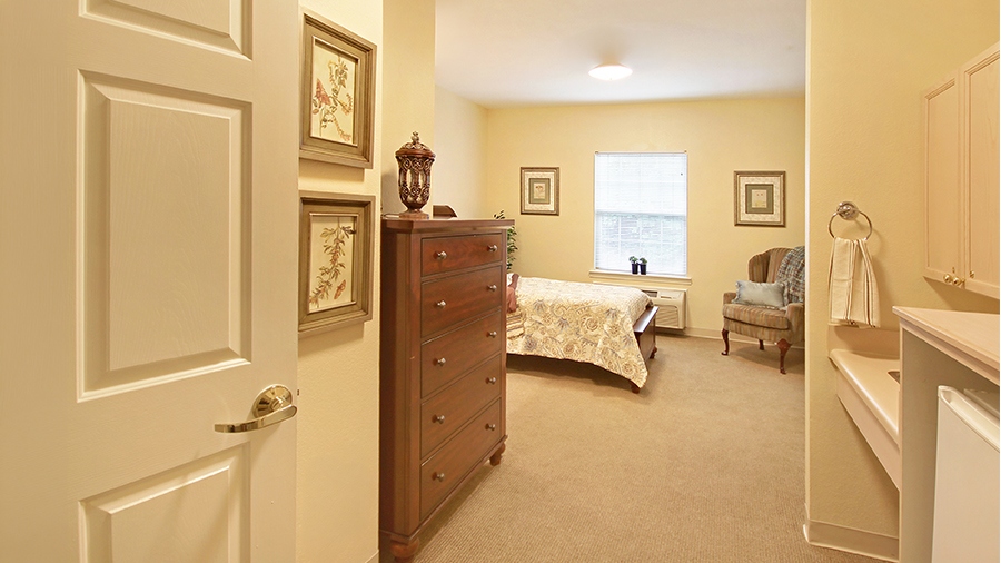 Model assisted living bedroom at American House Brentwood, a senior living community in Nashville, Tennessee