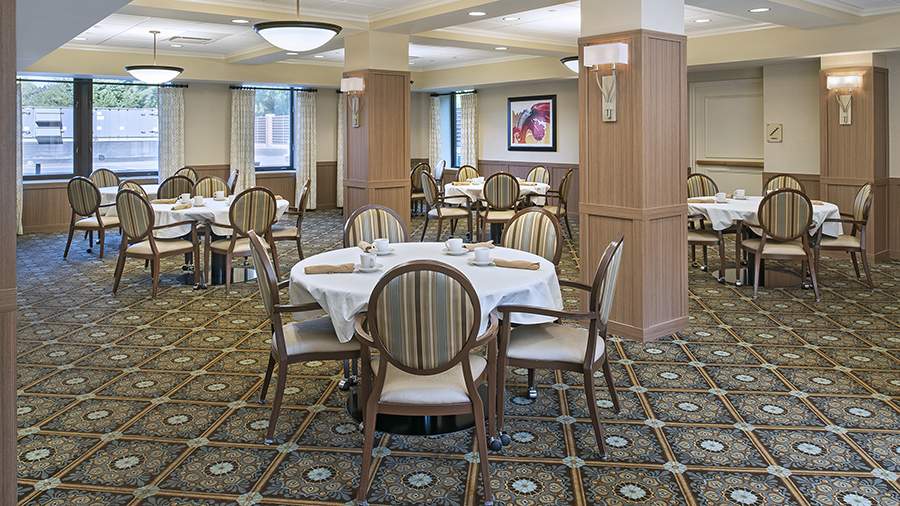 Dining room at American House Grosse Pointe Cottage Senior Living Facility