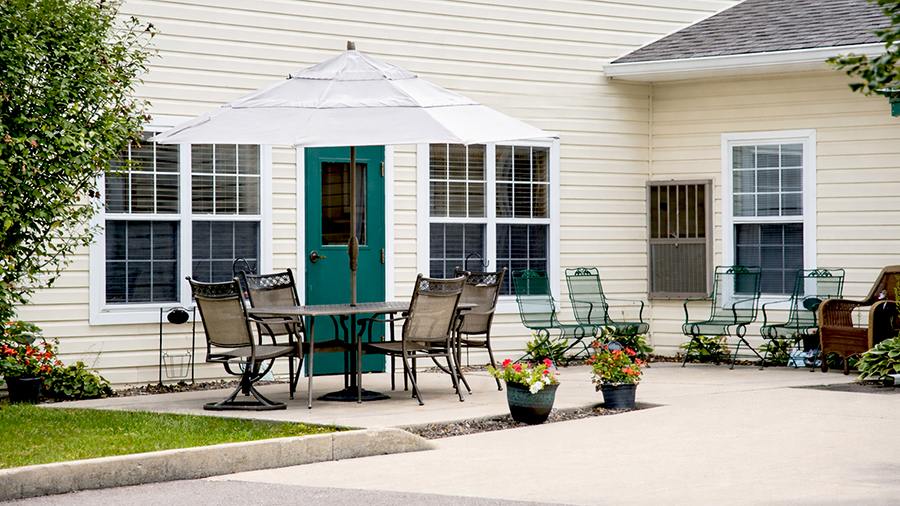 Outdoor patio at American House Riverview Senior Living Facility