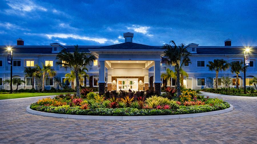 Front of American House St. Petersburg Independent Living, Assisted Living, and Memory Care senior living facility in St. Petersburg, FL