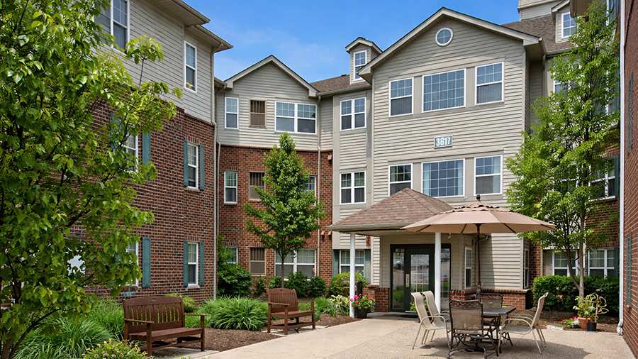 Outdoor patio at American House Village of Rochester Senior Living Community in Rochester Hills, MI