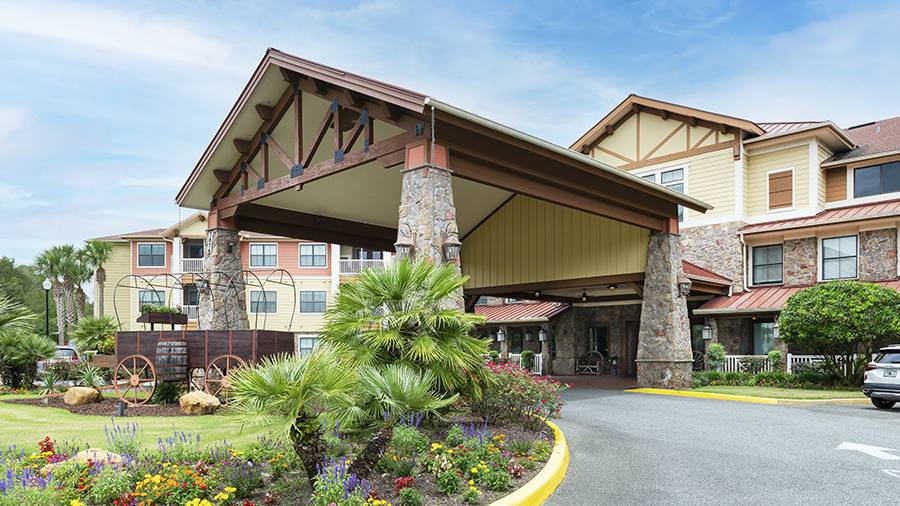 Front entrance and driveway at American House Wildwood, an assisted living facility in Wildwood, FL