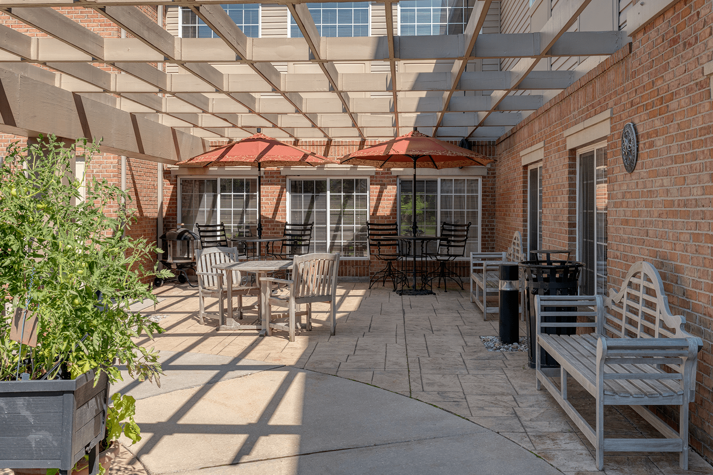 Patio at American House Park Place senior living facility in Warren, MI