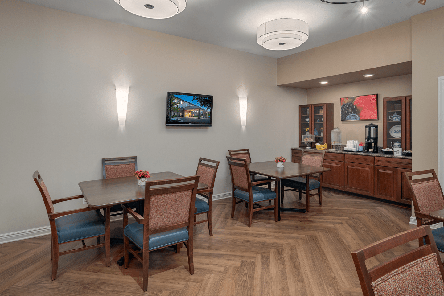Cafe at American House Sterling Woods Senior Living Community in Sterling Heights