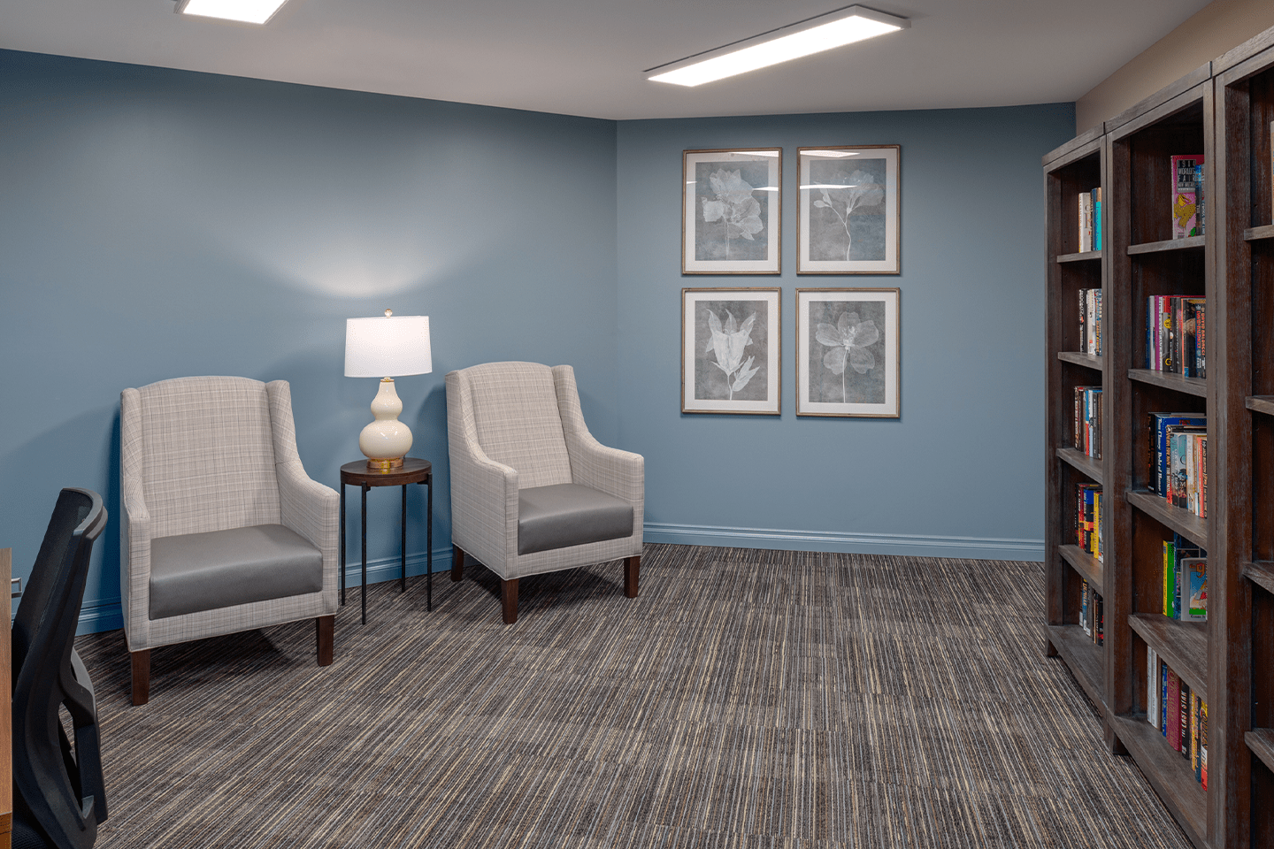 Library at American House Sterling Woods Senior Living Community in Sterling Heights